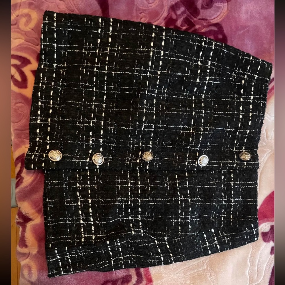 Chic Black Tweed Skirt